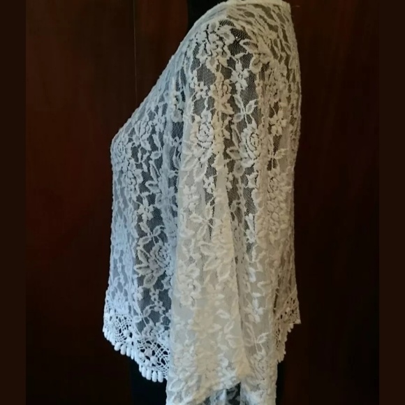 Lovely 153 Cream Lace Crop Top Size Medium - Picture 3 of 8
